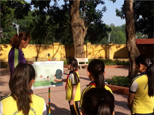 Tiết hội giảng môn Thể dục của cô giáo Hà Thị Thảo và học sinh lớp 4A.